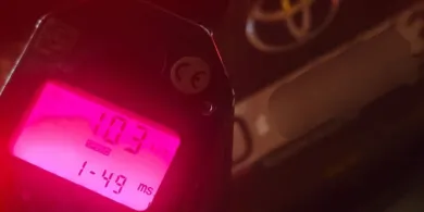 1,5 tys. zł mandatu i 13 pkt karnych - tak rozpoczął weekend jeden z kierowców na al. Warszawskiej