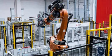 Ukryty koszt „własnej ekipy montażowej”. Jak firmy produkcyjne tracą pieniądze na projektach modernizacyjnych?