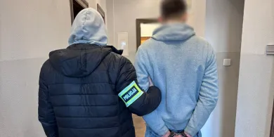 Zamaskowany mężczyzna napadł na 71-latkę w Dobrym Mieście