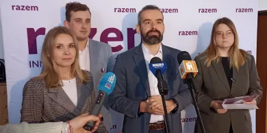 Partia Razem o wstrzymanych pensjach w przychodni przy ul. Dworcowej. Zaległości dotyczą listopada i grudnia