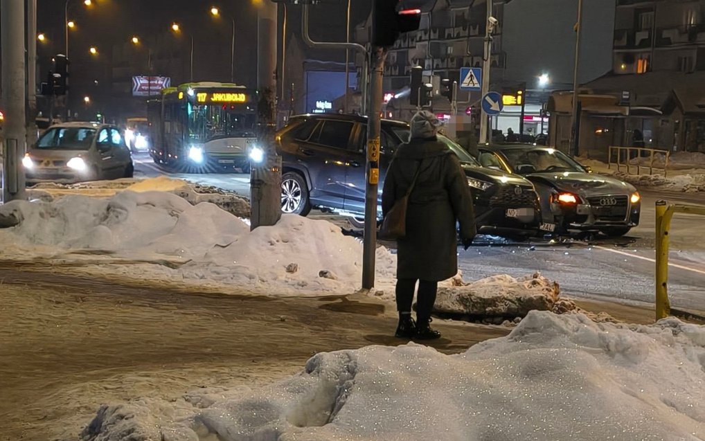 Kolizja na ul. Wilczyńskiego w Olsztynie. 37-latka ukarana wysokim mandatem