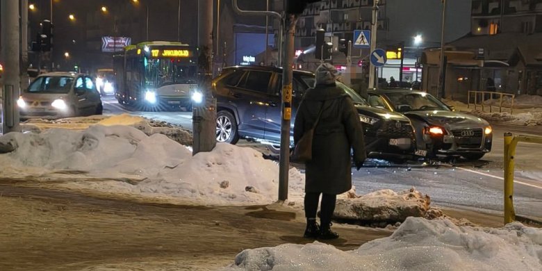 Kolizja na ul. Wilczyńskiego w Olsztynie. 37-latka ukarana wysokim mandatem