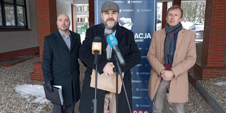 Olsztyn. Politycy Konfederacji krytycznie o KSeF. 