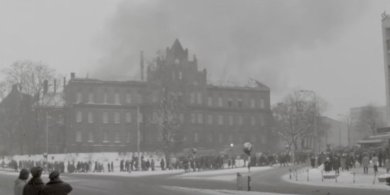Artykuł: Ogień, domysły i brak odpowiedzi. Przedstawiamy kulisy pożaru sądu w Olsztynie z 1976 r. [WIDEO]