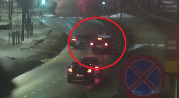 Olsztyn. Mefedron, alkohol, zaspa i słup. 29-latek zatrzymany na al. Sikorskiego [WIDEO]