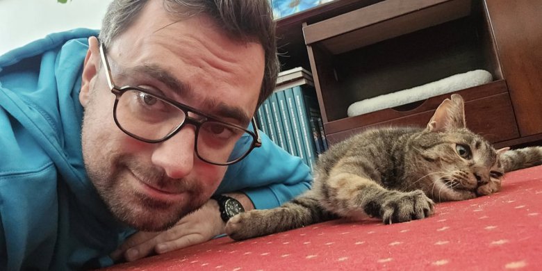 Kolejny kot zamieszka w ostródzkim ratuszu. Walka z bezdomnością zwierząt czy o dobry PR?