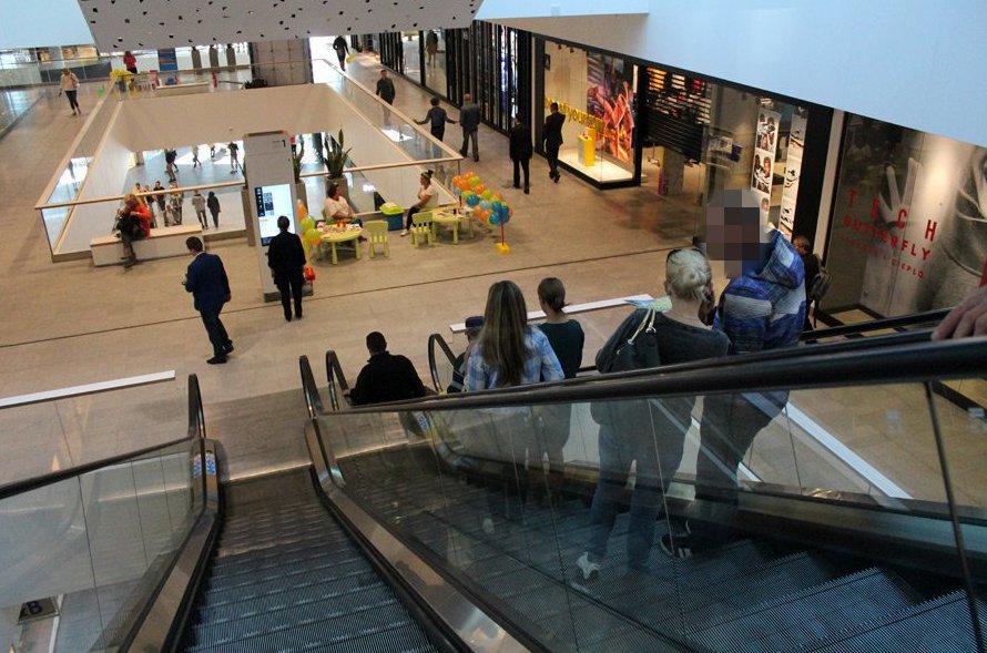 Olsztyn. Zadzwoniła pod 112, bo ktoś ukradł jej kurtkę w galerii. Finał sprawy zaskakuje