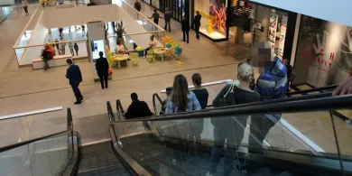 Olsztyn. Zadzwoniła pod 112, bo ktoś ukradł jej kurtkę w galerii. Finał sprawy zaskakuje