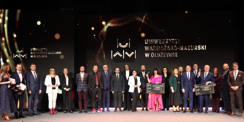 Relacja, rozmowa od serca i róż. Prof. dr hab. Nina Smolińska Belfrem UWM 2025! „To była jazda bez trzymanki” [ZDJĘCIA, WIDEO]