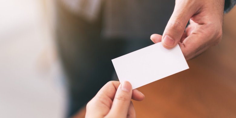 Jak budować biznesowe relacje w 2026 roku? Wizytówki wciąż skuteczne
