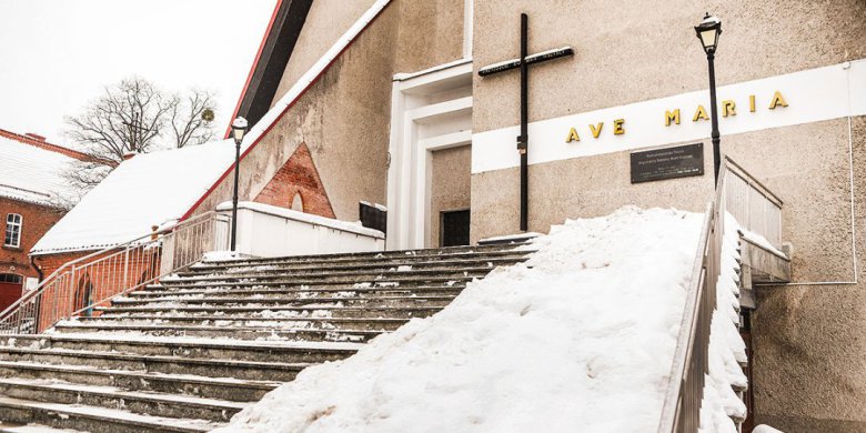 860 tys. zł na remont schodów albo zamknięcie kościoła? Parafia z Jarot apeluje o wsparcie