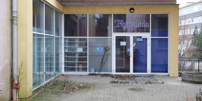 Za basen przy ul. Bydgoskiej w Olsztynie jak za złoto. Miasto poznało wycenę działki