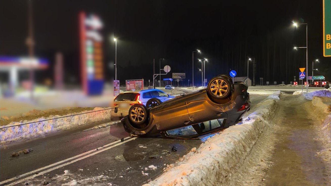 Pijany 18-latek bez prawa jazdy dachował w Dywitach