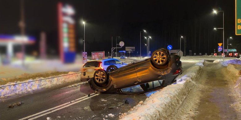 Pijany 18-latek bez prawa jazdy dachował w Dywitach