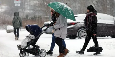 Siarczyste mrozy znów uderzą w Warmię i Mazury. Sprawdź prognozy i punkty ogrzewania w regionie