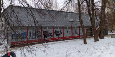 Artykuł: Sklep popularnej sieci elektromarketów zniknął z mapy Olsztyna. Klientów wita wymowna kartka