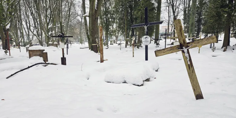 Cmentarz św. Józefa w Olsztynie. Ponad 120 lat historii na Zatorzu [WIDEO]