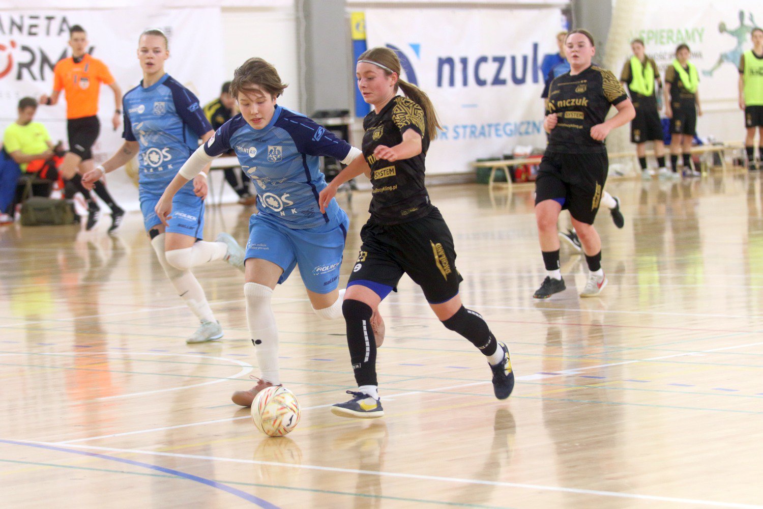 "Szpilki" górą w Ząbkach. Piłkarki Stomilu gościnne dla Warszawianek