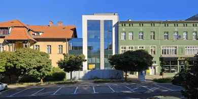 „Szklany dom” przy ul. Dąbrowszczaków na sprzedaż za prawie 11 mln zł