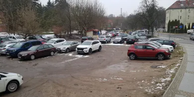 Spór o strzeżony parking w centrum Olsztyna trafił do sądu. Były dzierżawca nie ustępuje, ratusz żąda zwrotu terenu