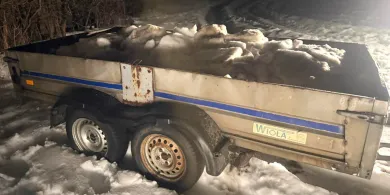 Policjanci z Dywit odzyskali skradzioną przyczepkę. Dwie osoby usłyszały zarzuty