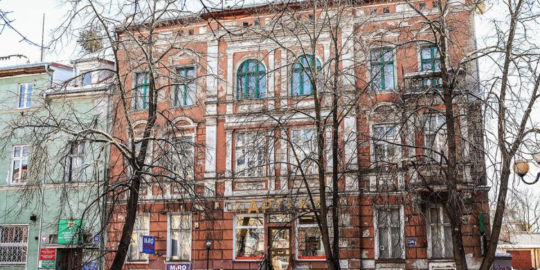 „To karygodne”. Kamienica przy ul. Dąbrowszczaków 34 bez wody. Zamarznięte rury i reakcja administratora