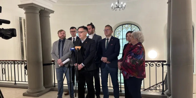 "Porodówka to nie luksus". Radni wojewódzcy z ramienia PiS krytykują zarządzanie środkami publicznymi