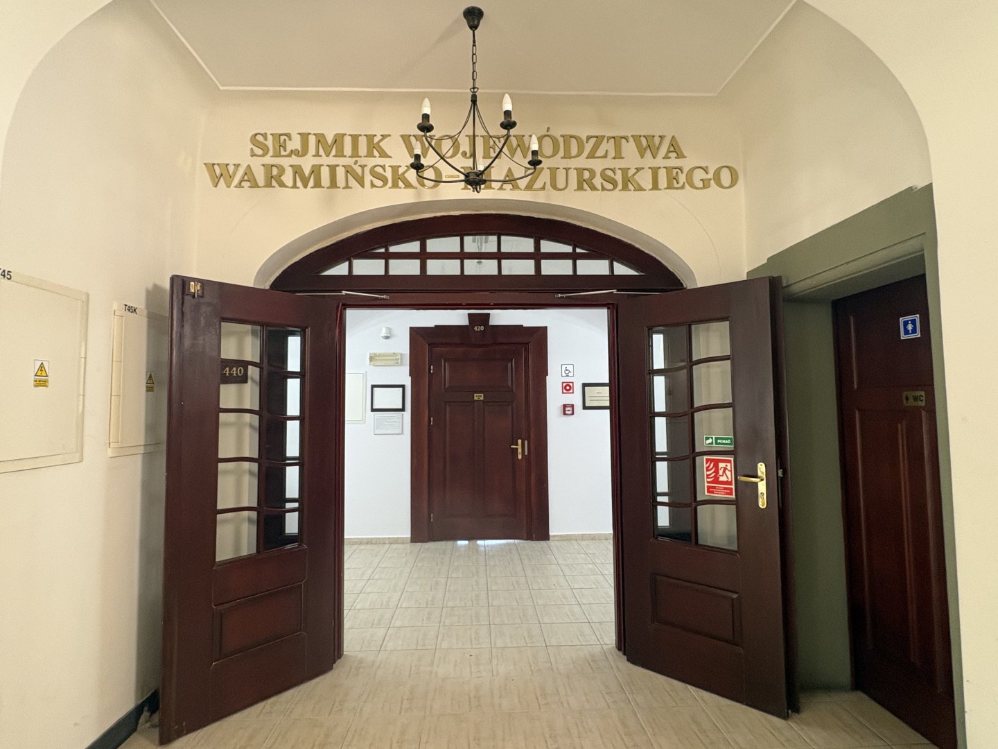 Interwencja policji na sesji sejmiku i mandat dla działacza PiS. Sąd uchylił karę