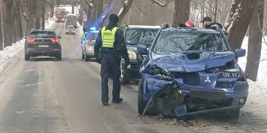 Artykuł: Czołówka na drodze powiatowej pod Olsztynem. Sprawczyni pouczona