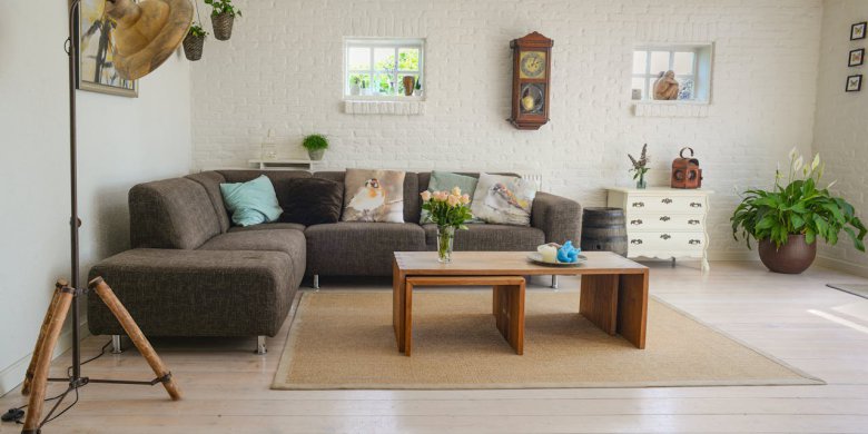 Narożnik i poduszki dekoracyjne – idealny duet, tworzący klimat salonu