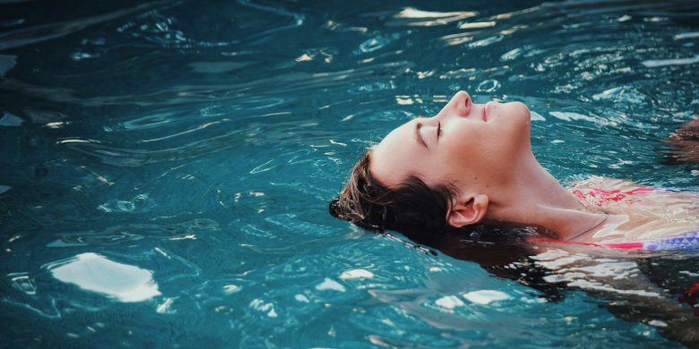 Jak bezpiecznie korzystać z kąpieli termalnych? Praktyczne wskazówki dla początkujących