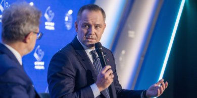 Artykuł: Prezydent Karol Nawrocki gościem XI Europejskiego Kongresu Samorządów w Mikołajkach