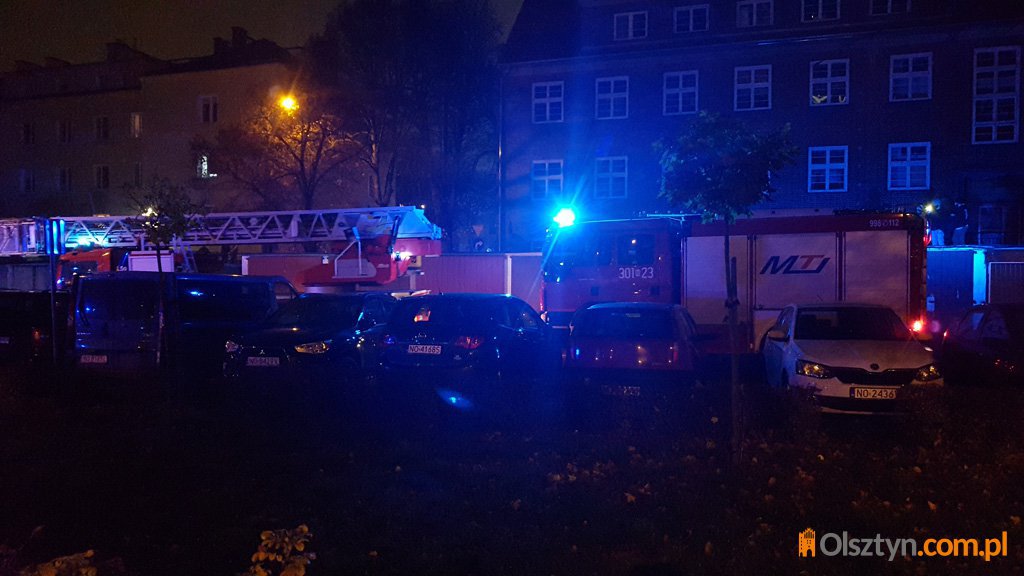 Nocny pożar przy ul. Rataja w Olsztynie. Ewakuowano 50 osób, podstawiono autobus MPK