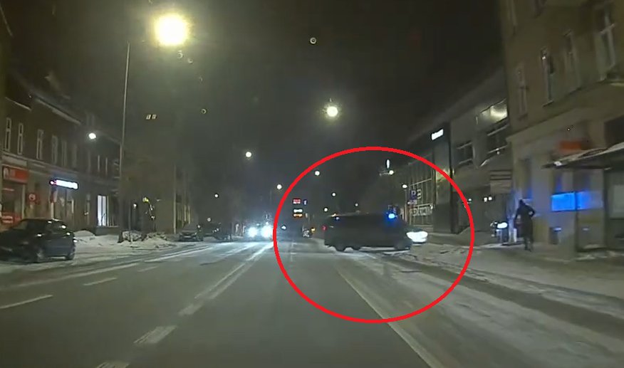 Tajemnicza akcja służb na ul. Partyzantów w Olsztynie [WIDEO]