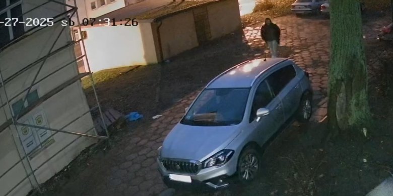 Buchnął tablicę rejestracyjną na olsztyńskim Zatorzu. Teraz szuka go policja [WIDEO]