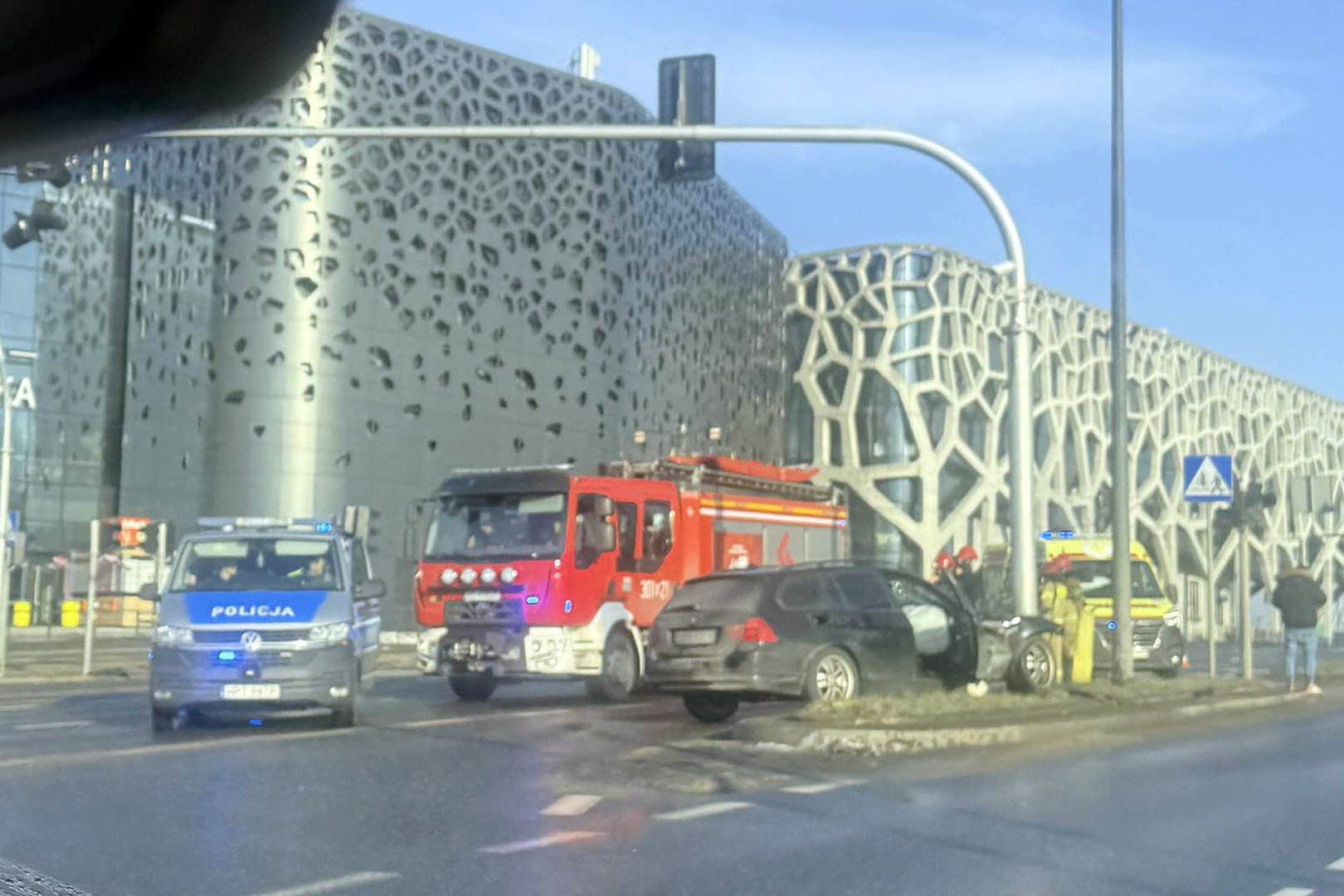 Olsztyn. Kto nie ustąpił pierwszeństwa 25-latce w BMW? Sprawca kolizji przy GW "wyparował"