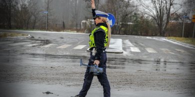 Artykuł: Olsztyn. Pędził do dziewczyny 106 km/h w terenie zabudowanym. Zamiast kwiatów, dowiózł kwit na 1500 zł