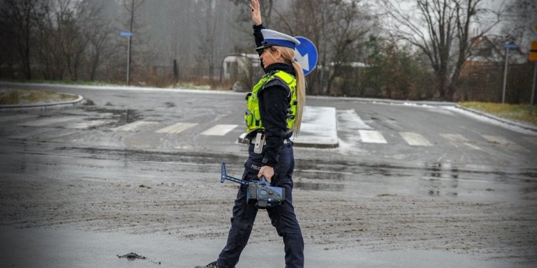 Olsztyn. Pędził do dziewczyny 106 km/h w terenie zabudowanym. Zamiast kwiatów, dowiózł kwit na 1500 zł