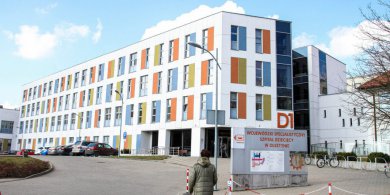 Artykuł: Będą podwyżki w ochronie zdrowia. Kto zyska najwięcej i ile obecnie zarabiają lekarze w Olsztynie?