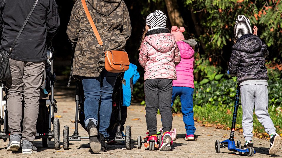 800 plus. Obcokrajowcy pobierają coraz mniej świadczeń