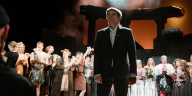 Artykuł: Szlachecki musical w greckiej świątyni