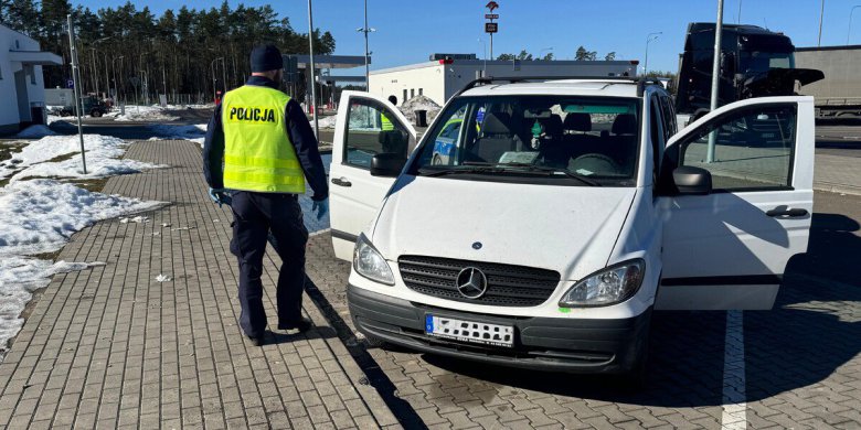 28-latek ukradł Mercedesa w Niemczech, a wpadł pod Olsztynkiem