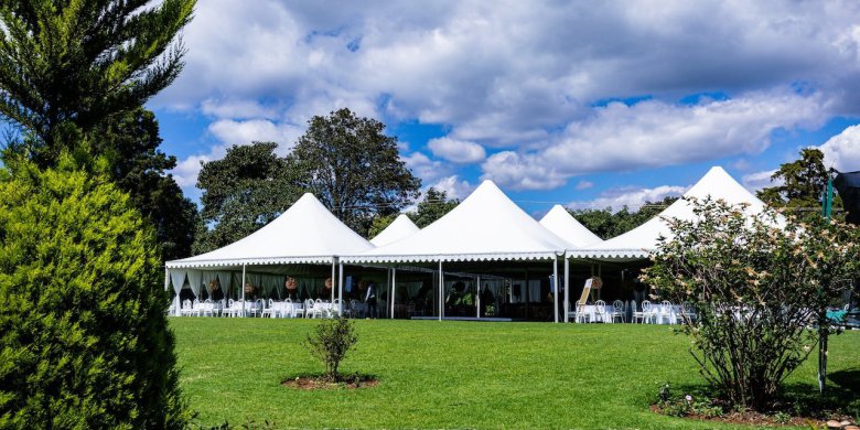 Namioty reklamowe jako mobilna przestrzeń marki. Jak wykorzystać je w działaniach promocyjnych?