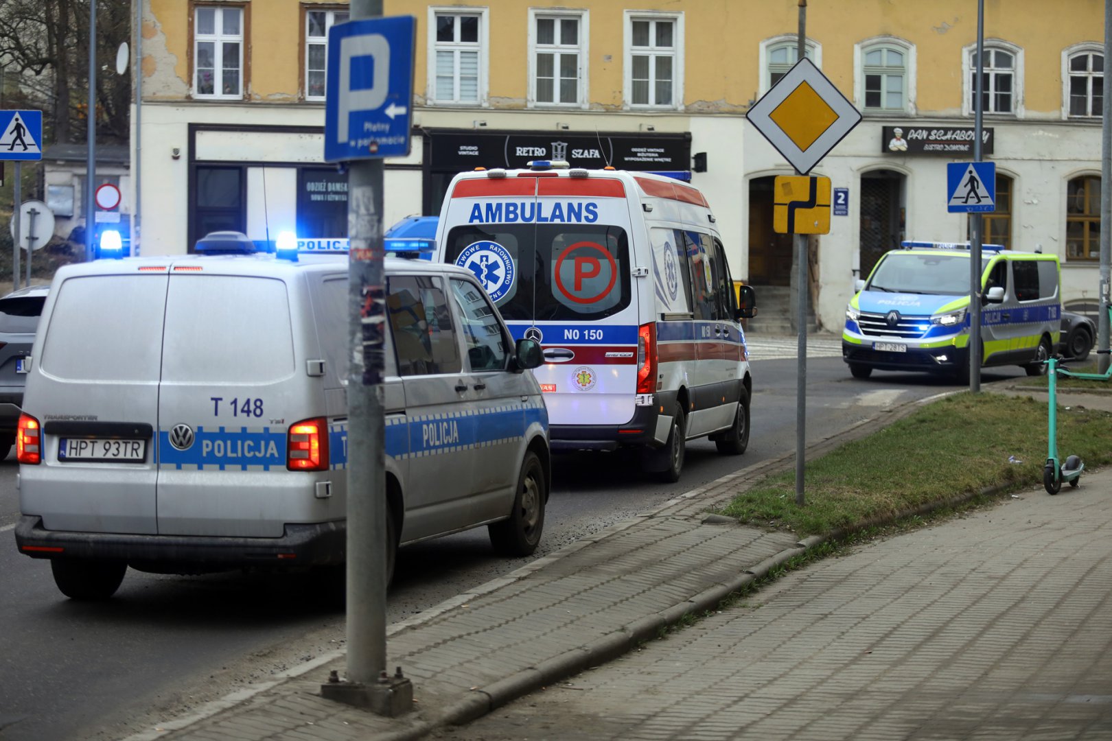 34-latek wyskoczył przez okno i uciekał przed policją na os. Grunwaldzkim. To kolejny raz