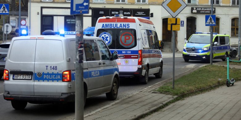 34-latek wyskoczył przez okno i uciekał przed policją na os. Grunwaldzkim. To kolejny raz