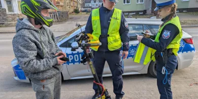 Policjanci z Warmii i Mazur przyjrzeli się hulajnogistom. 382 kontrole,  112 pogadanek