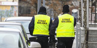 Artykuł: Koniec z wybrykami na olsztyńskiej starówce? Straż miejska uruchomiła całodobowy patrol