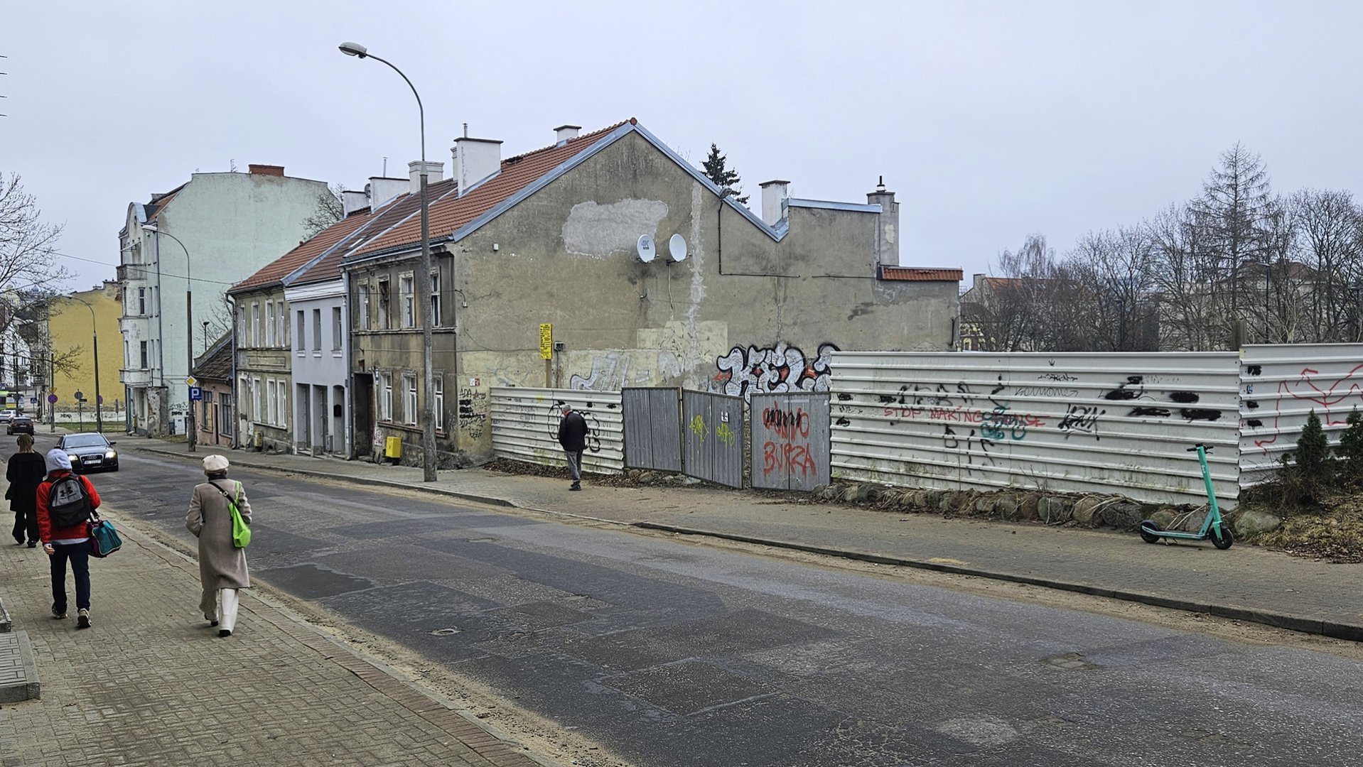 Budują przy starej alei Warszawskiej. Pośród stuletnich kamienic zagości XXI wiek [ZDJĘCIA]