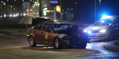 19-latek w BMW wjechał w tramwaj przy Europa Center