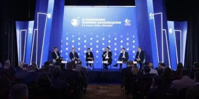 Sesja plenarna „Samorząd w czasach niepewności. Lokalne odpowiedzi na globalne wyzwania”